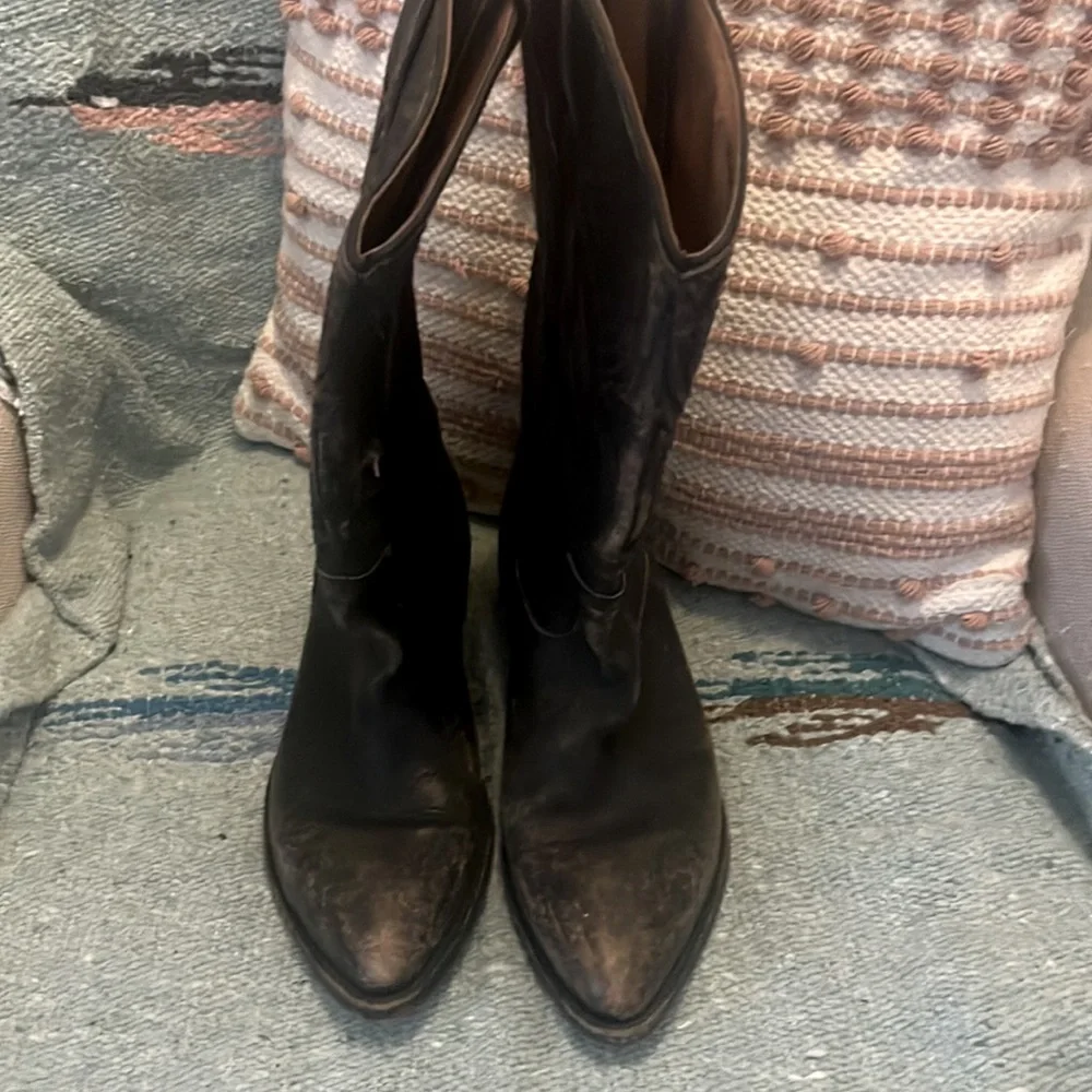 FRYE - Picture 5 of 6